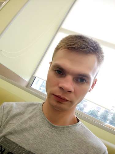 Максим (22 gadi)