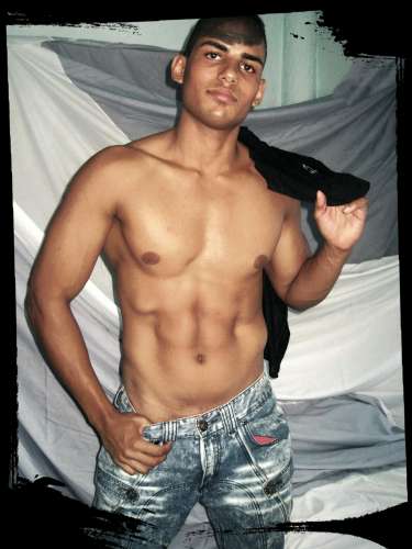 Ricardo (26 years) (Photo!) offering male escort, massage or other services (#6768638)