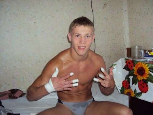 Олег (25 лет) (Фото!) предлагает мужской эскорт, массаж или другие услуги (№7422030)